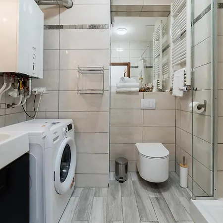 Wschod Homely By Bookinghost