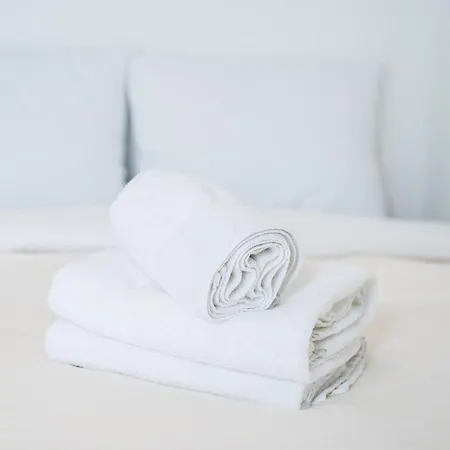 Wschod Homely By Bookinghost *