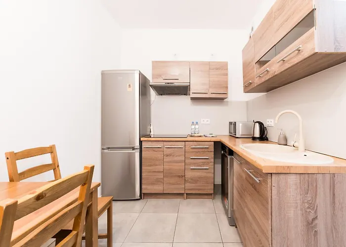 Wschod Homely By Bookinghost